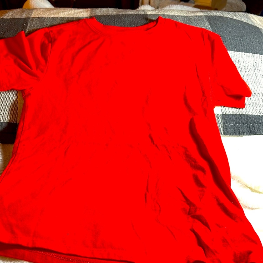 Plain red tee shirt now for valentine.. in good condition
